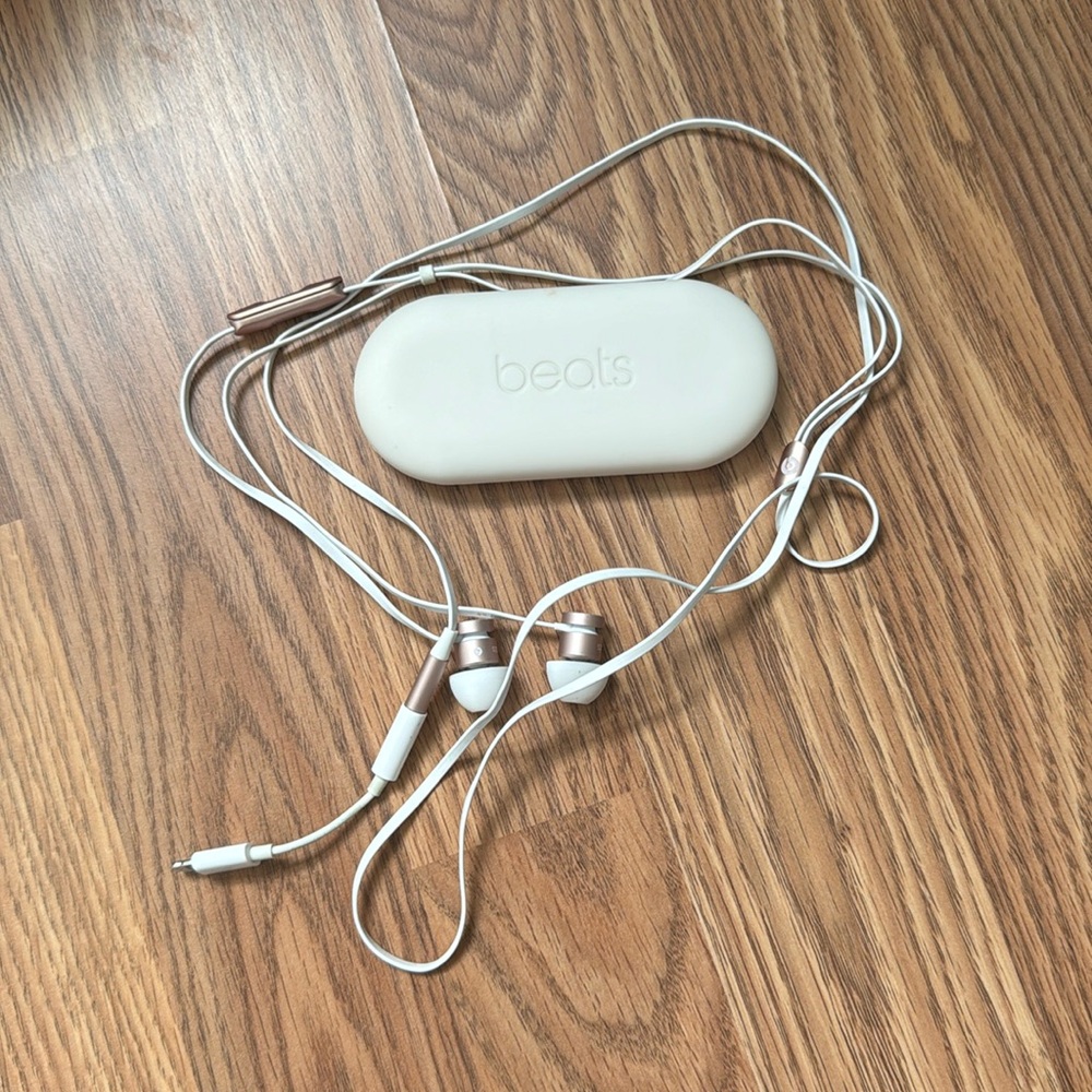 Beats by Dr.Dre urBeats headphones